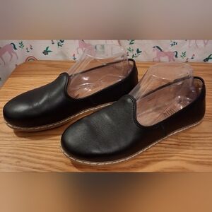 EUC Charix Black Leather Handmade Artisnal Causal Slide Flat Loafer Shoe SZ 5